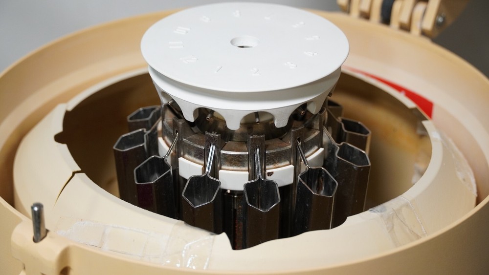 Dade 716 automatic centrifuge