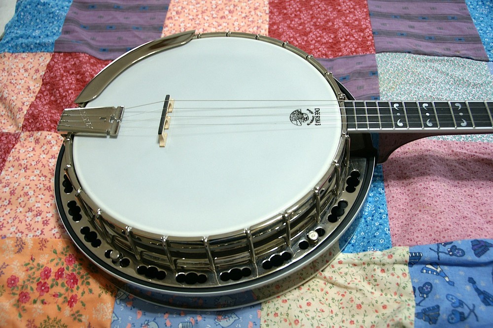 Deering Maple Blossom Plectrum 4 string Banjo