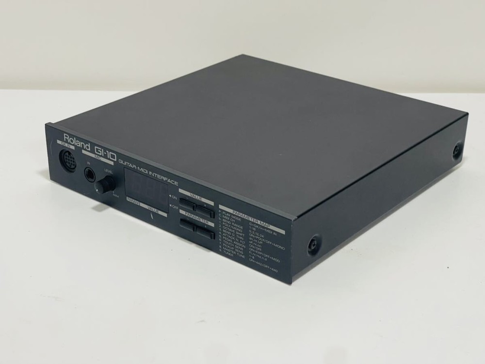 Roland GI-10 Guitar Synthesizer Bass MIDI Interface