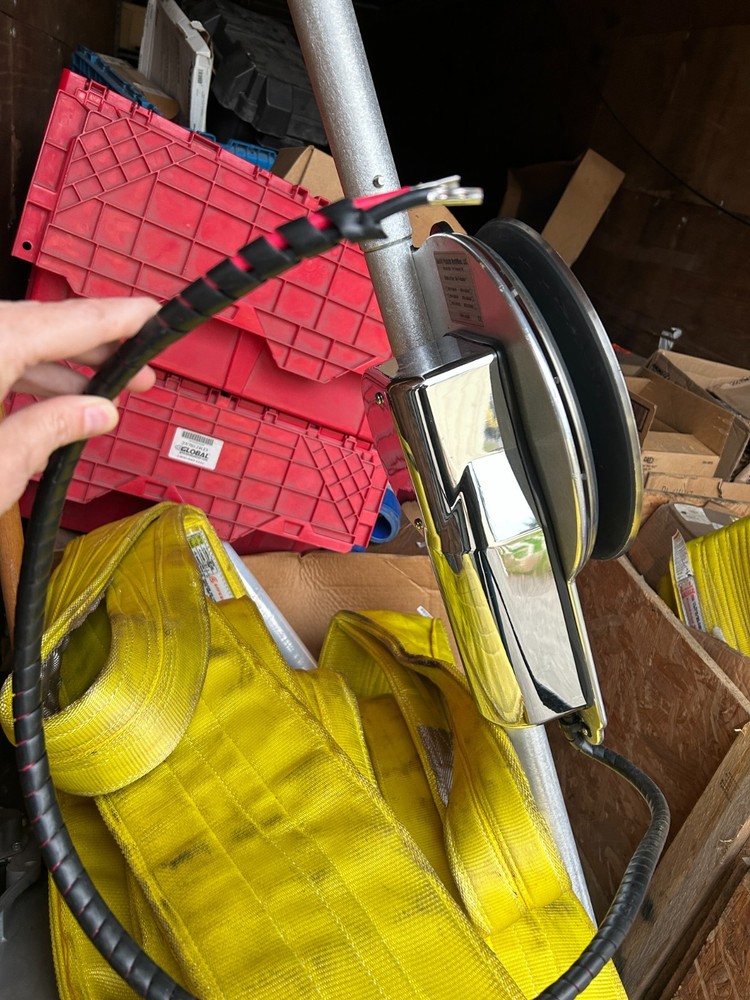 Pot Puller McKays My-T-Hauler 12VDC Davit