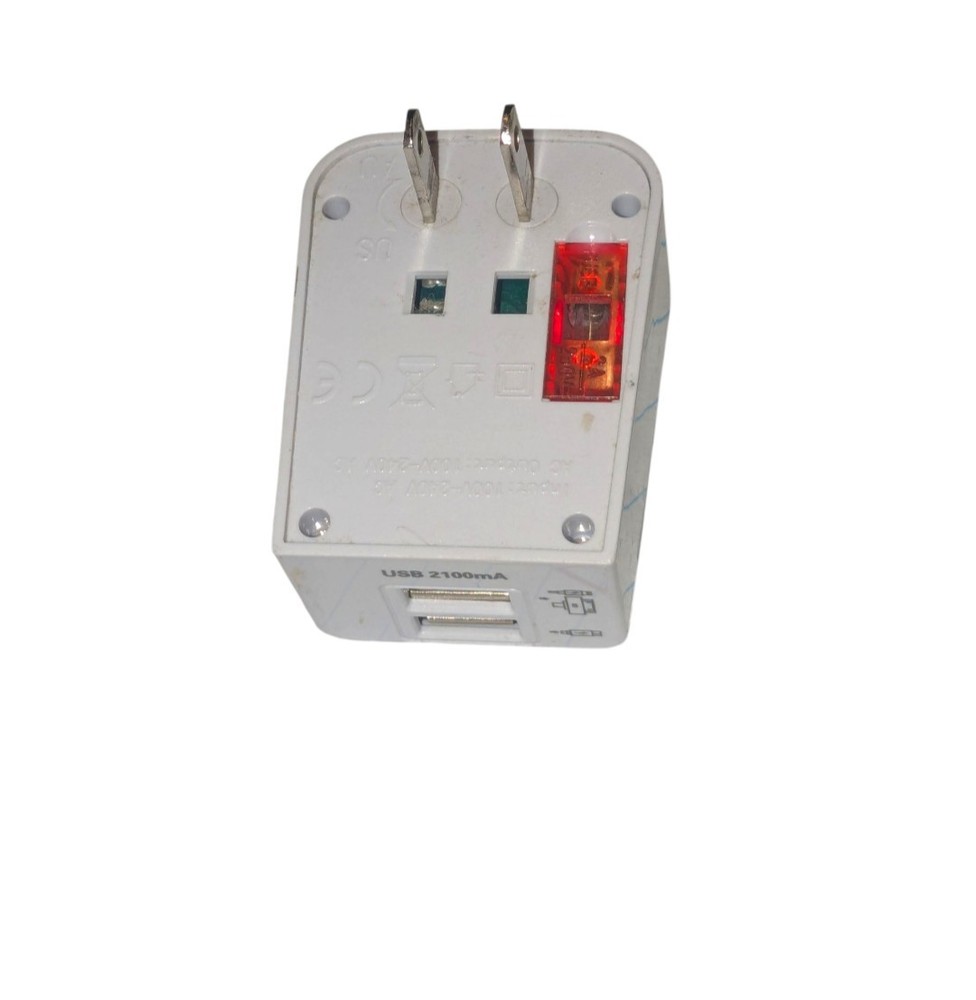 W.W Adapter + 2 Usb. Universal Adapter Plug Travelling Set