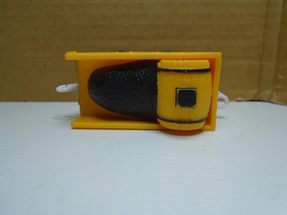 2012 THOMAS TRAIN PLASTIC YELLOW BARREL BOXCAR (TH16)