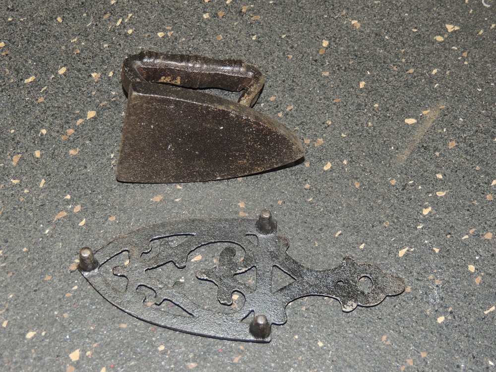 Cast Iron Miniature Iron and Trivet