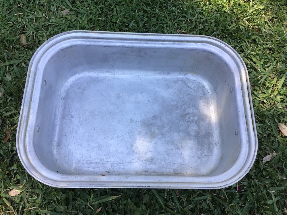 wear-sever roaster. mid century. alumium. heavy duty bottom. insert EUC
