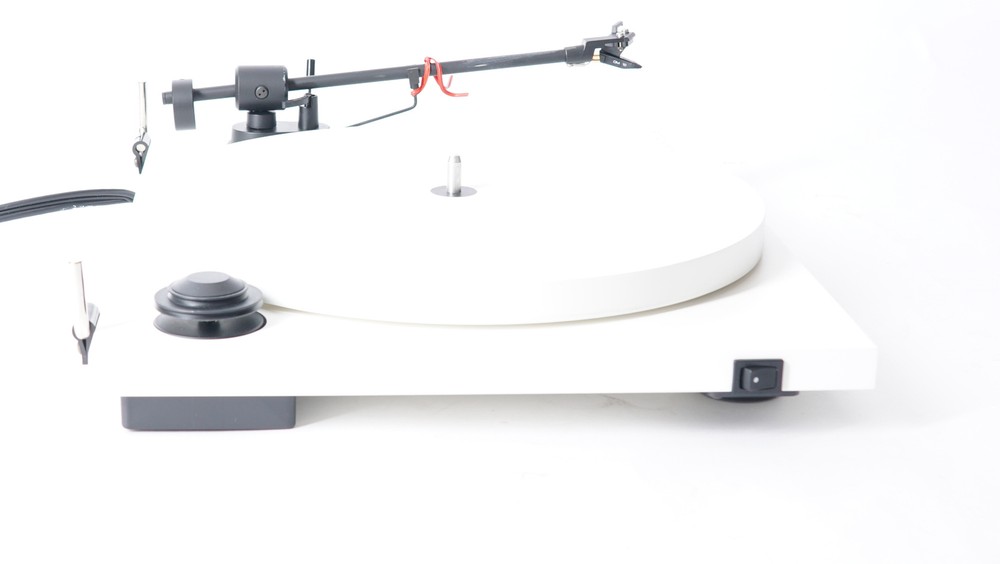 Triangle Active Series Turntable with Ortofon Cartridge (White)