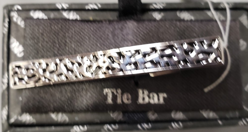 Tie Bar - Silvertone NEW in box --- Classic looks!