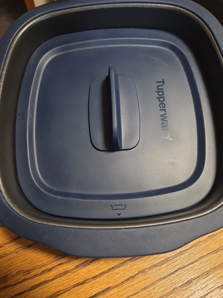 Tupperware MicroPro Series Base & Lid 8270C Micro Pro Microwave NON-STICK