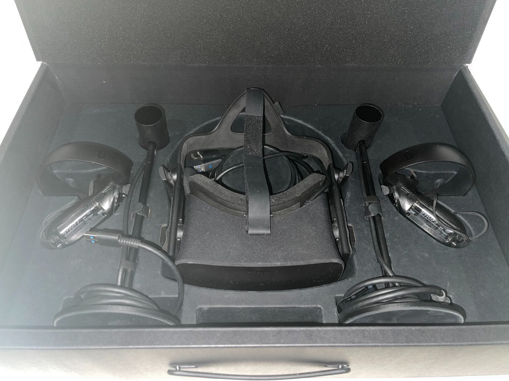 Meta Oculus Rift Virtual Reality System - Black for PC (301-00095-01) Tested