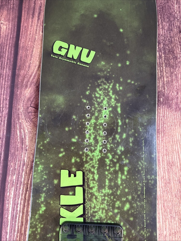 GNU Park Pickle snowboard 156w Great Condition