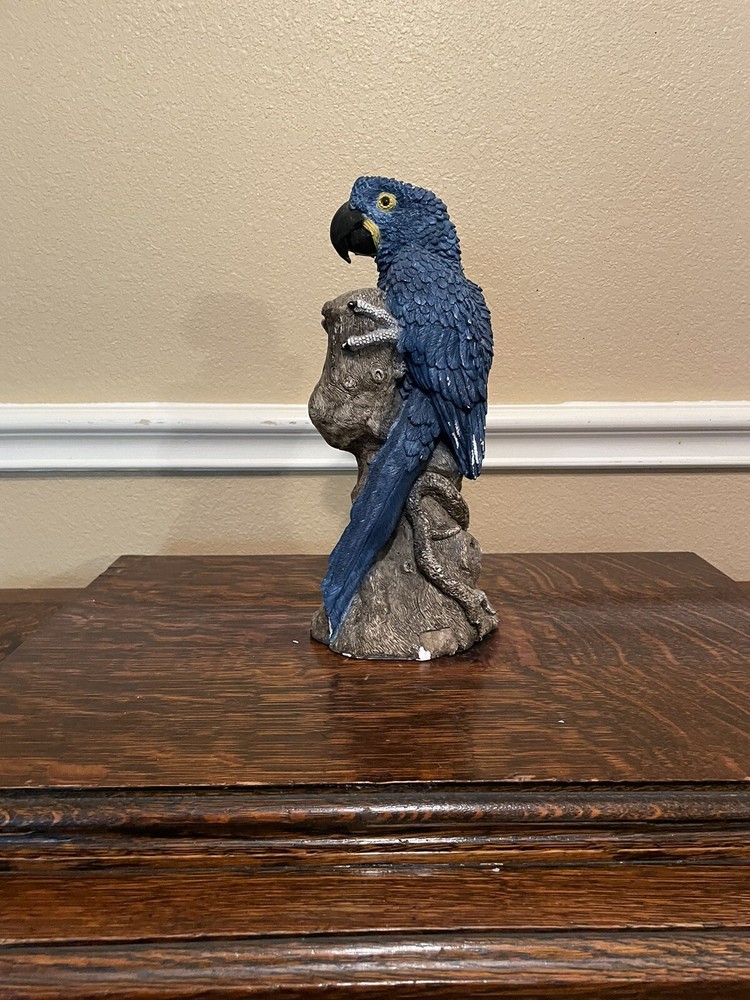 Animal Classic statue
