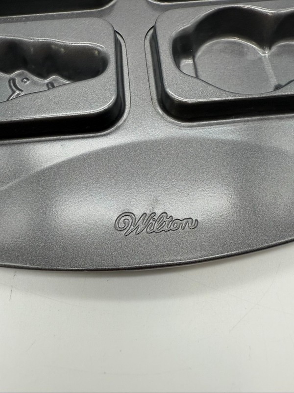 Wilton Christmas Cookie/Cake Pops 8 Cavity Baking Pan