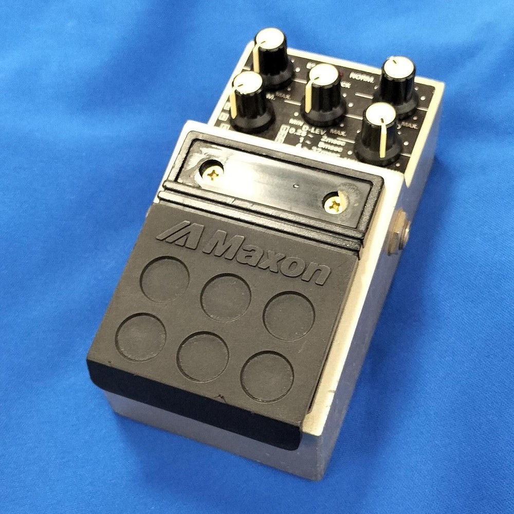 Maxon DC-01 Digital Chorus Pedal Vintage Flanger Delay Vibrato Speed Width Range