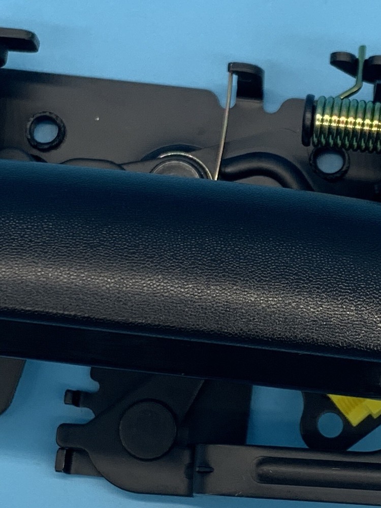 Tailgate Handle Black for Chevy Avalanche 2002 - 2006 New With Locking Provision