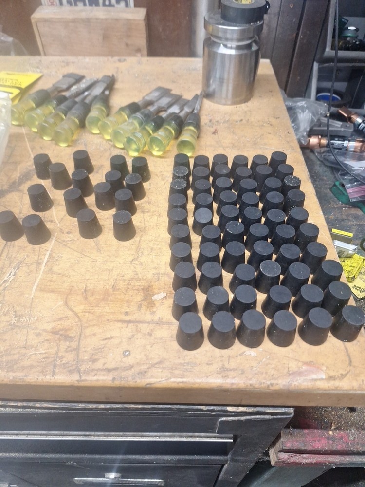 #3 Black Nat Rubber Laboratory Stoppers Size 3 PLUGS SOLID STOPPERS 76Pcs