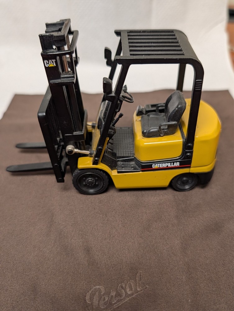 norscot die cast scale model caterpillar forklift