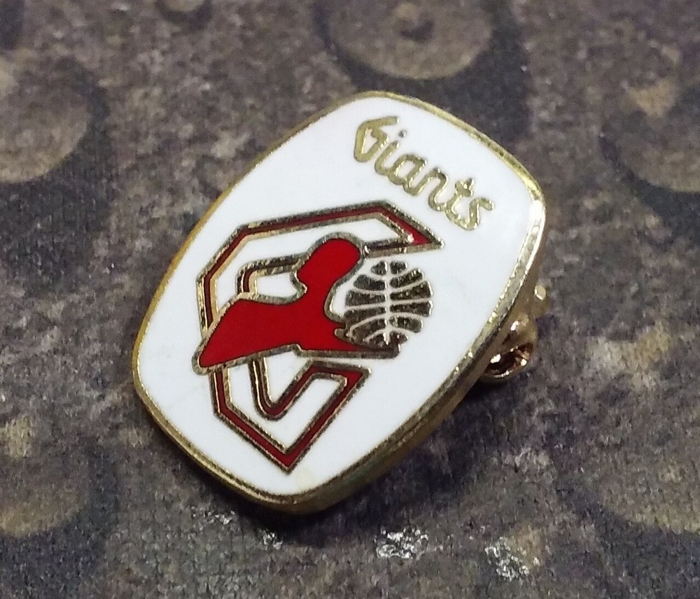Giants Basketball pin badge