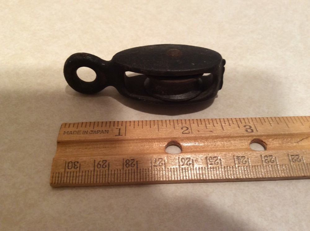 Vintage cast iron pulley, small 2 1/2"