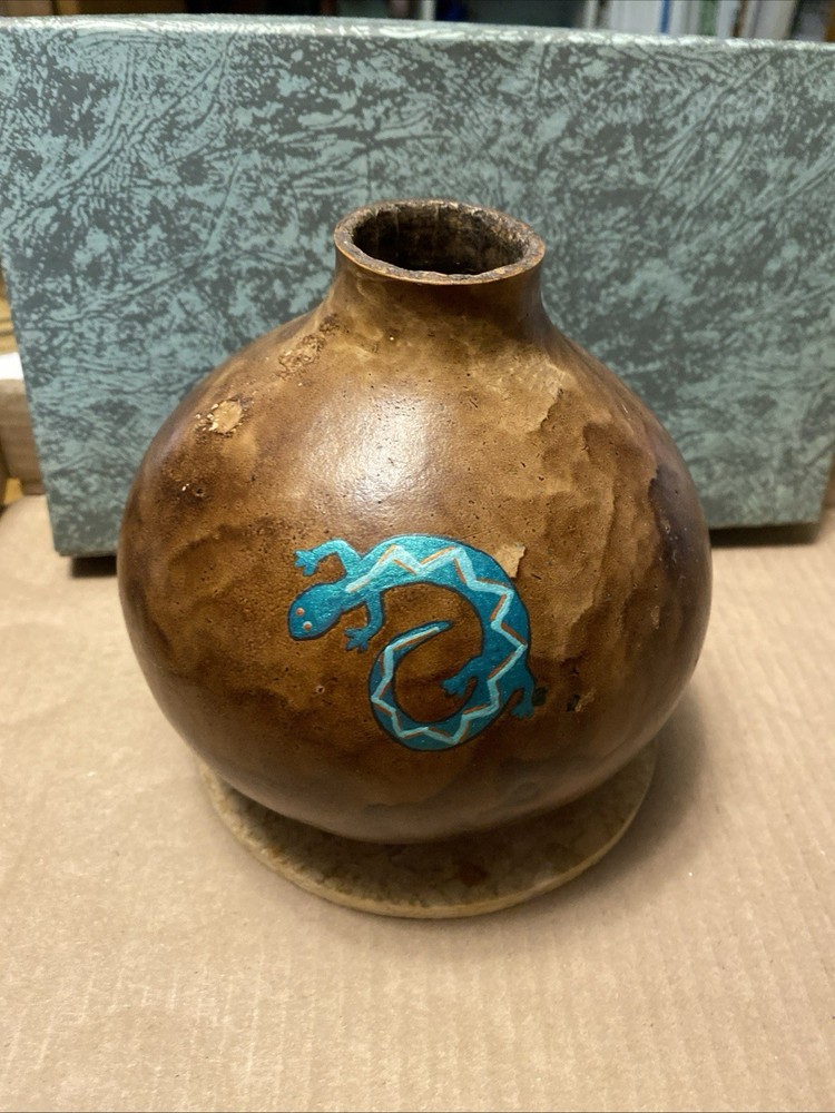 Hand Painted Gourd Gecko