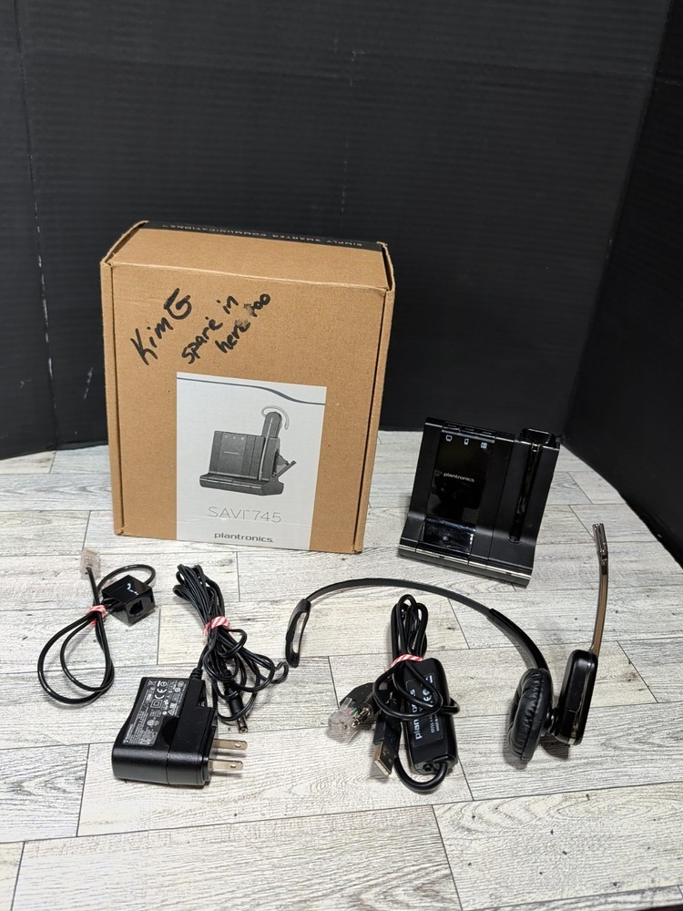 Plantronics Savi W745 Multi Device Wireless Headset System Powers & Holds Charge