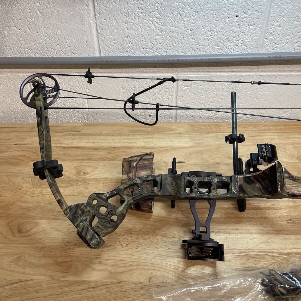 Bowtech Compound Bow 70lb - 28in - READ