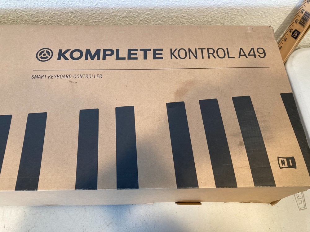 KOMPLETE KONTROL A49 MIDI CONTROLLER