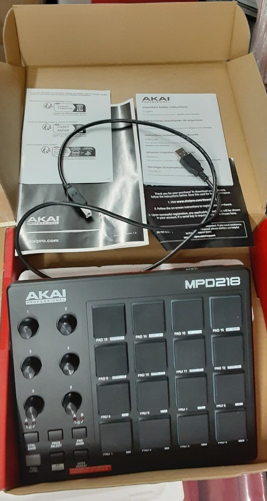 AKAI Professional MPD218 MIDI Pad Controller