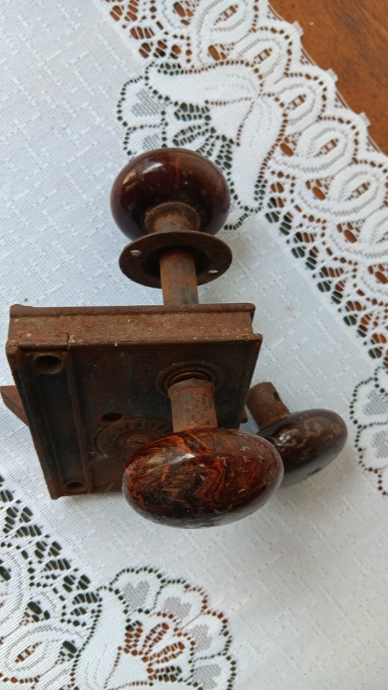 Vintage Norwalk Door Lock Set "Bennington"? Knobs