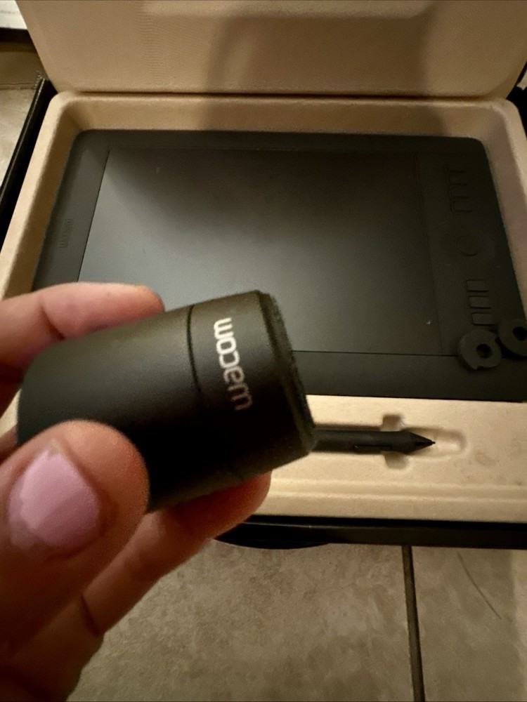 Wacom Intuos Pro Medium Digital Graphic Drawing Tablet - Black