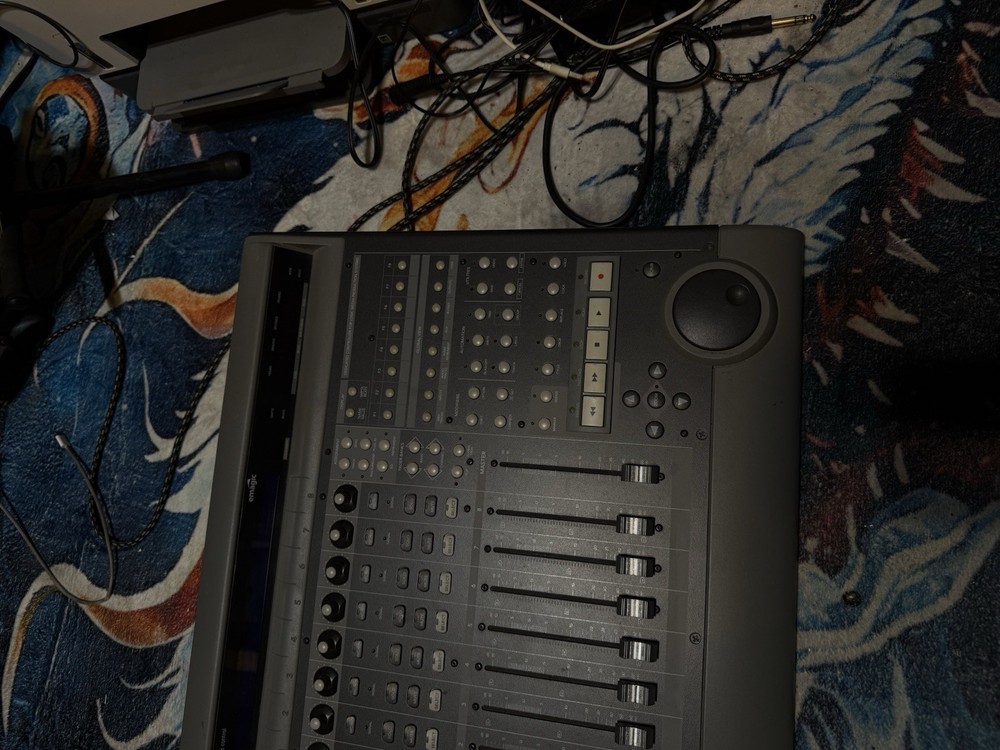 Mackie Control 8-Channel Master Control Mixer