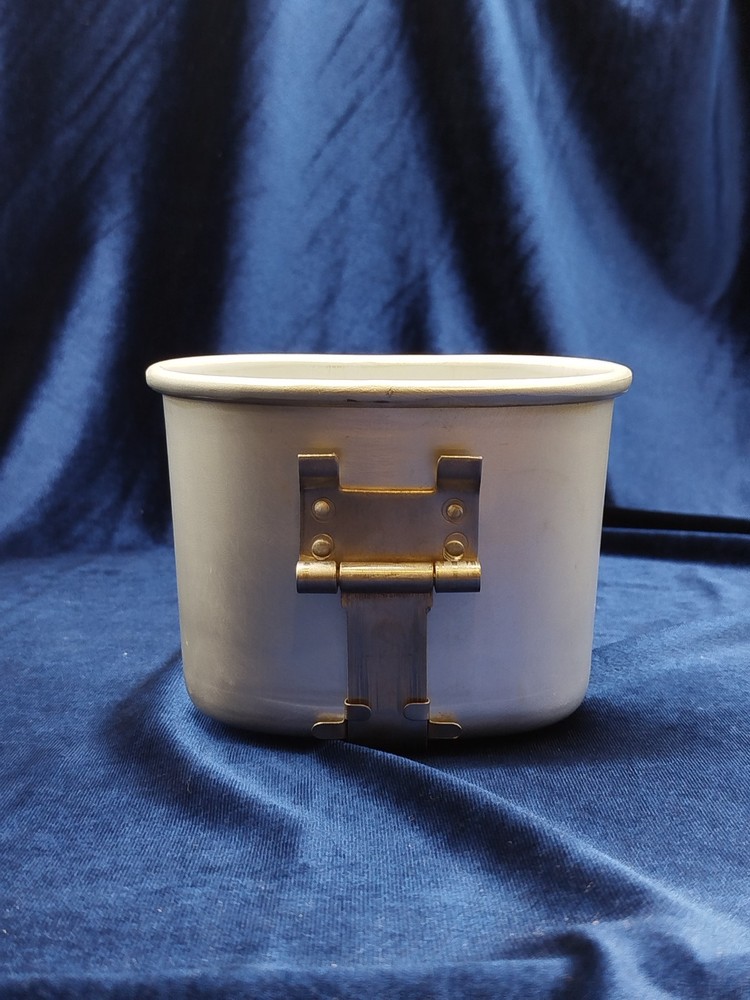 BELGIAN MILITARY CANTEEN CUP FOLDING HANDLE 1987