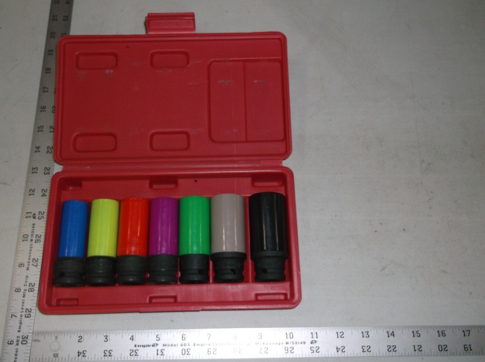 7 pc. Lugnut Service Set with Chrome Protecting Plastic Sleeves