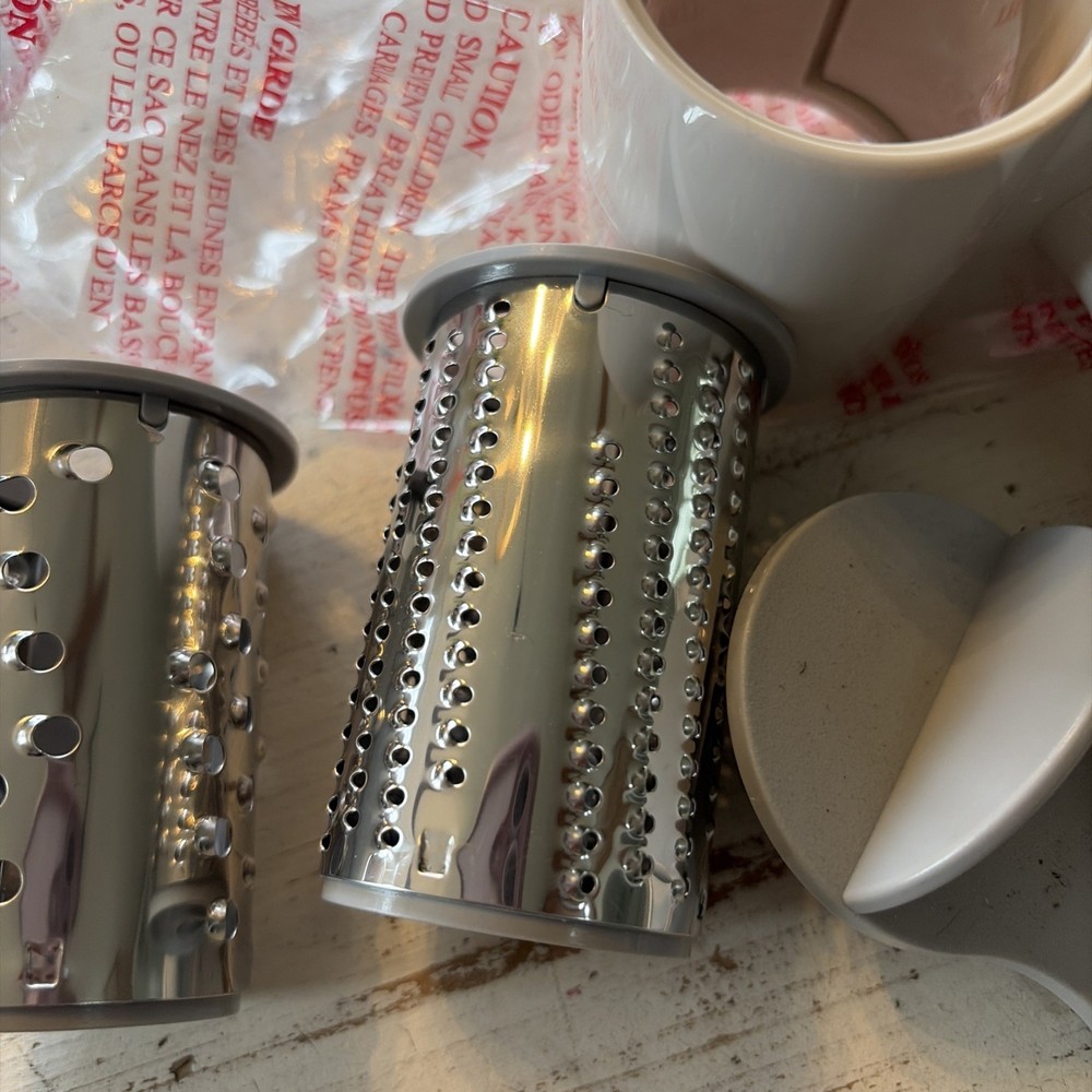 PAMPERED CHEF DELUXE CHEESE GRATER NEW
