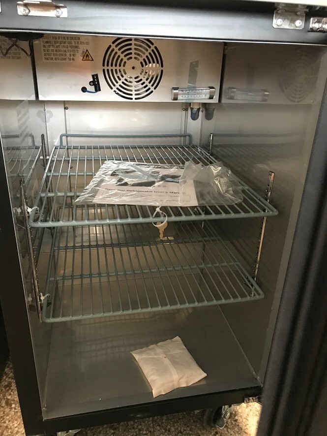 Avantco UBB-1-HC 23" Black Solid Door Back Bar Refrigerator 178UBB1HC