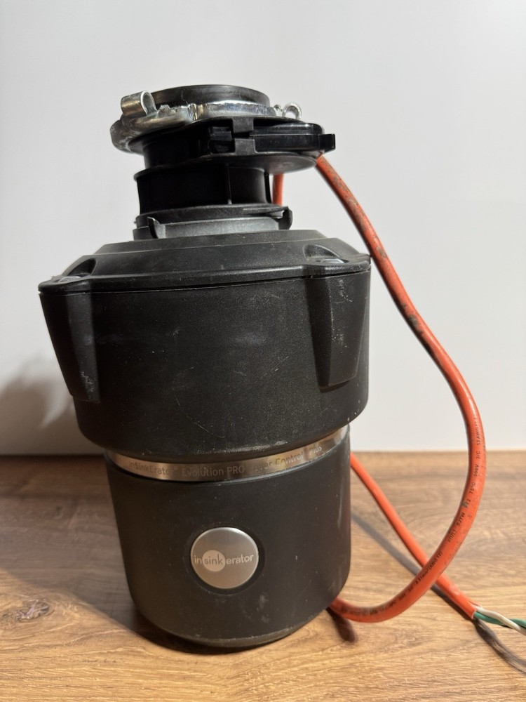 INSINKERATOR PRO COVER CONTROL PLUS GARBAGE DISPOSAL 7/8HP Solid Unit!!