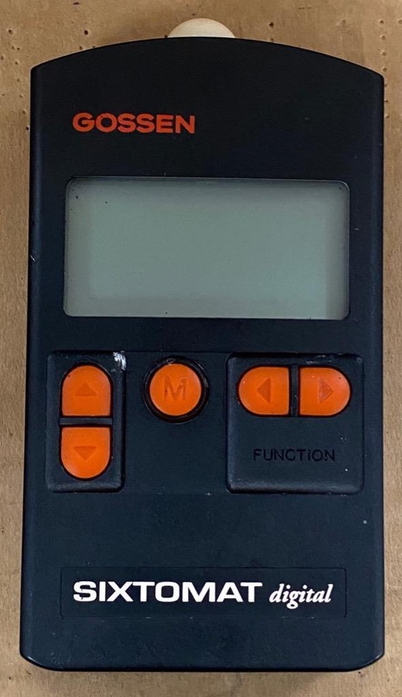 GOSSEN SIXTOMAT DIGITAL LIGHT/ EXPOSURE METER W/ POUCH- USED.