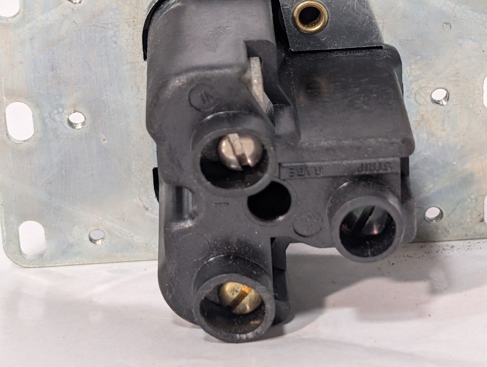 Arrow Hart 5716N Receptacle