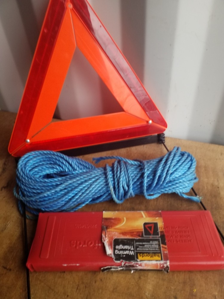 Halfords Warning Triangle Emergency Breakdown Reflective Foldable Sign Tow Rope