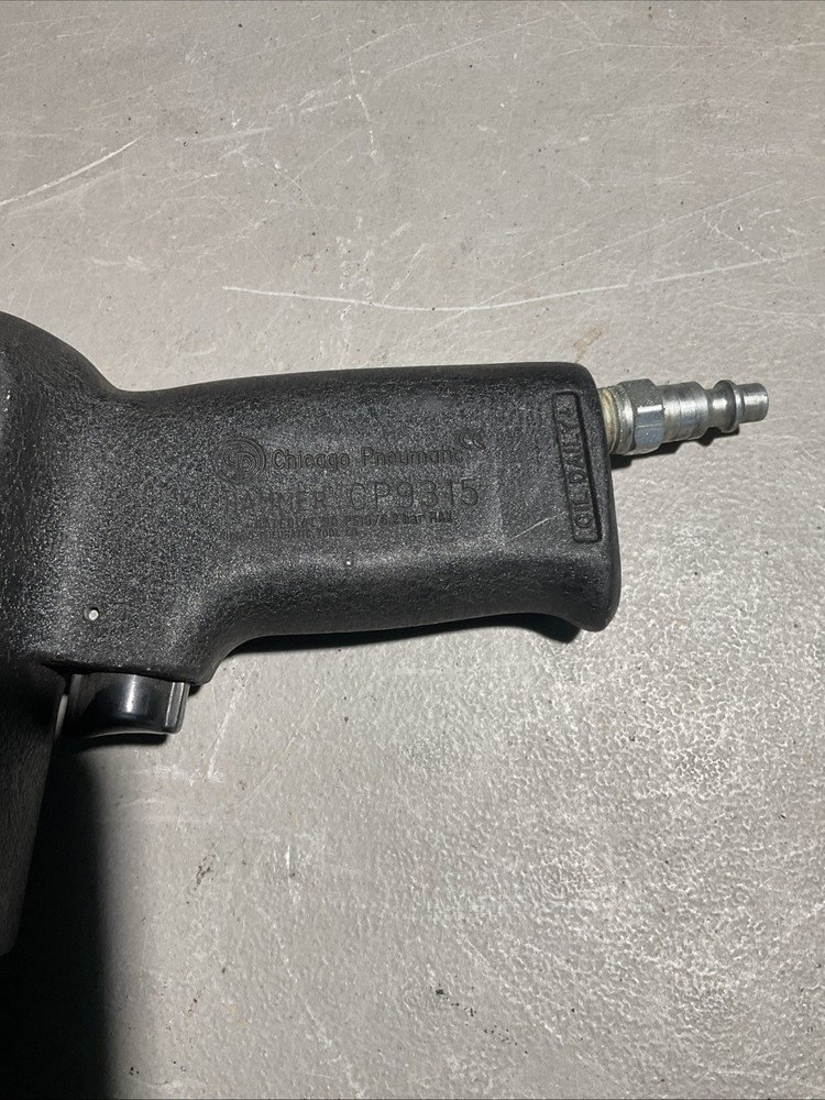 Chicago Pneumatic CP9315 Air Chisel Hammer With Assorted Chisel Bits