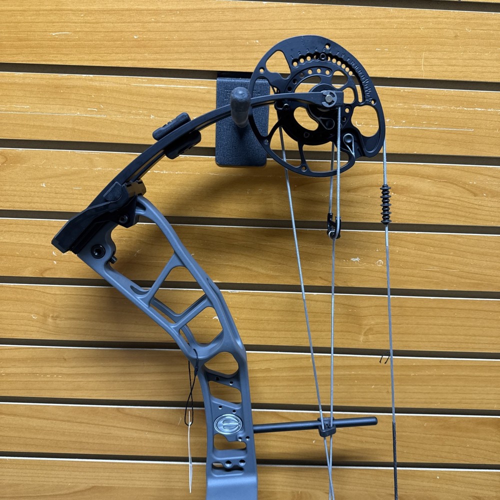 Item 3821 - Elite Archery Compound Bow - Emerse - RH - Slate Grey