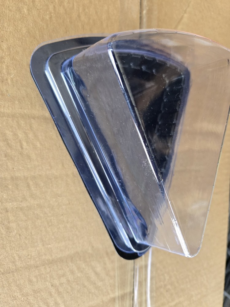 600 pcs Plastic Cake Slice Containers (Black Base + Clear Lid)