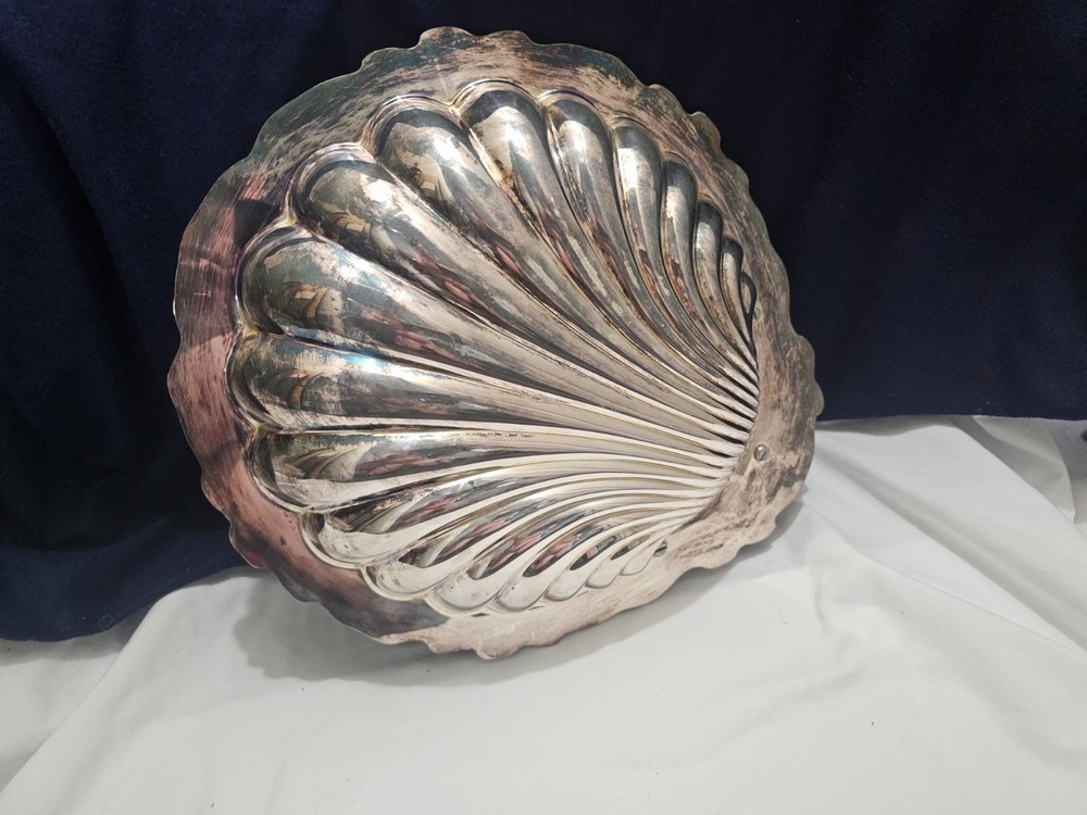 International Silver Countess Shell Shrimp Bowl with Candle Holders