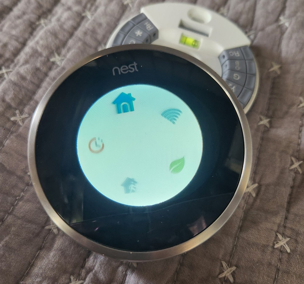 Nest 2nd Generation Learning Thermostat With Mount