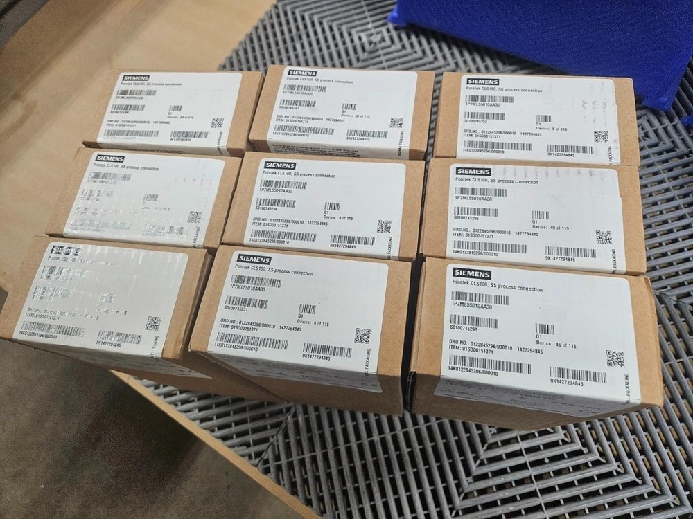 New Siemens 7ML5501-0AA30 Level Transmitter CLS100 SS Process Connection