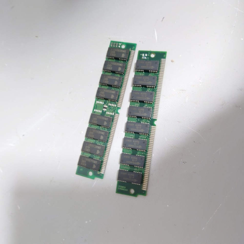 AKAI Sampler memory 32MB memory from AKAI Sampler CD3000XL 32MB memory