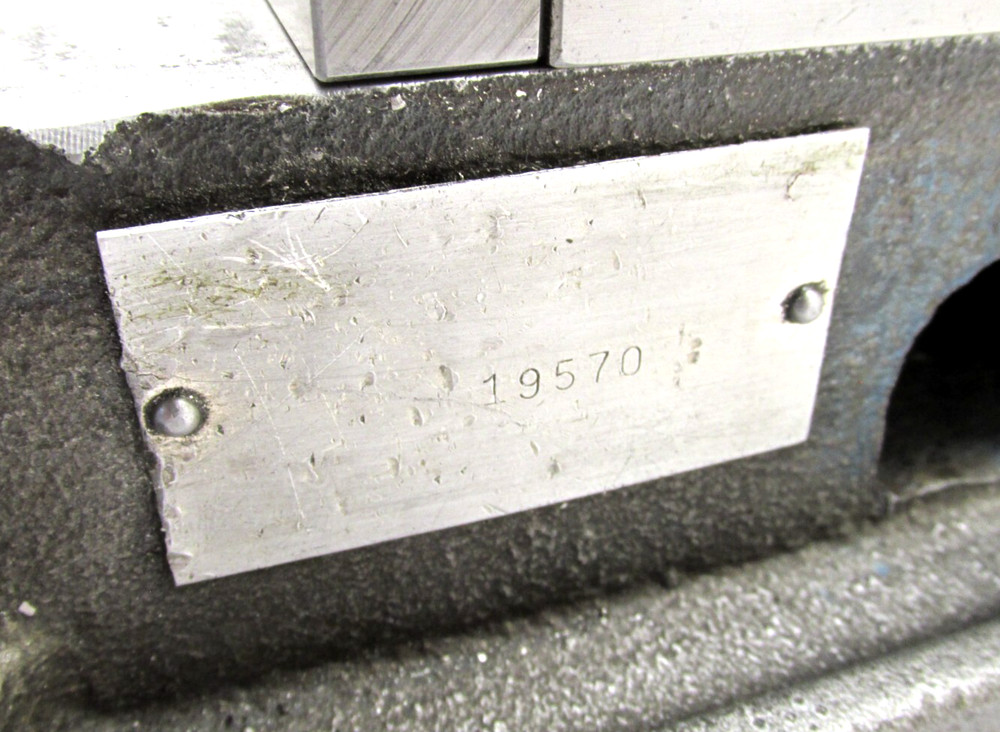 KURT ANGLOCK 6" MILLING MACHINE VISE w/ JAWS - #D60