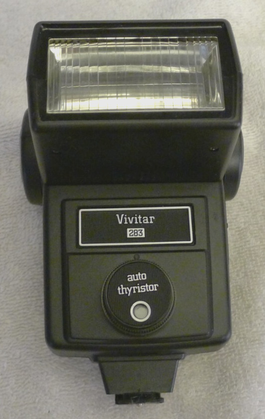 Vivitar 283 Auto Thyristor Electronic Shoe Mount Directional Flash - TESTED B