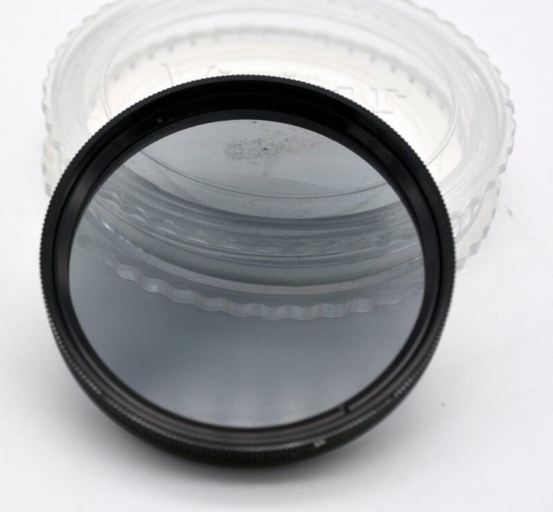 VIVITAR 58mm POLARIZING FILTER AND PLASTIC CASE, JAPAN