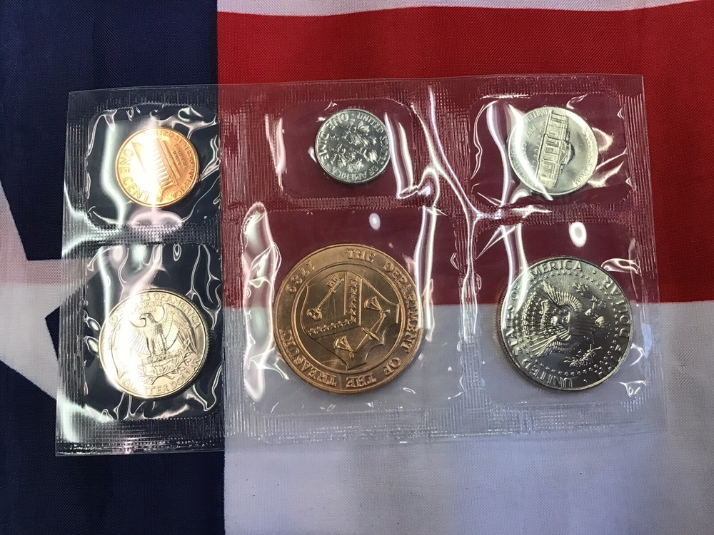 1996-D Official US Mint Souvenir Set as pictured.