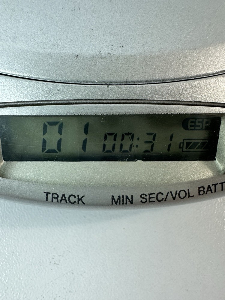 Sony D-E226CK Portable Walkman - Silver; Working