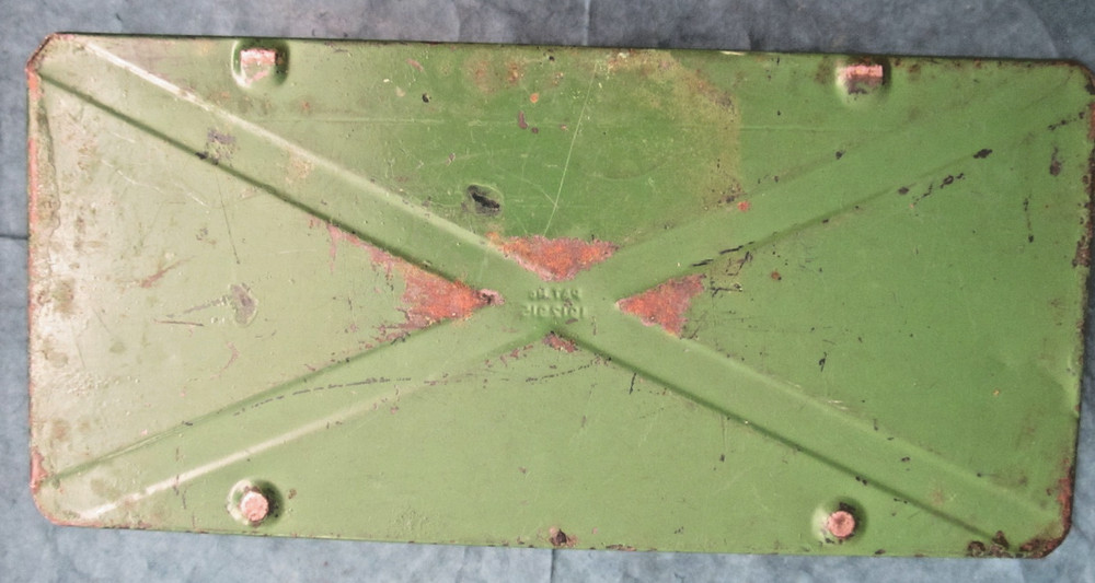 Vintage 1940's classic green small toolbox/tacklebox